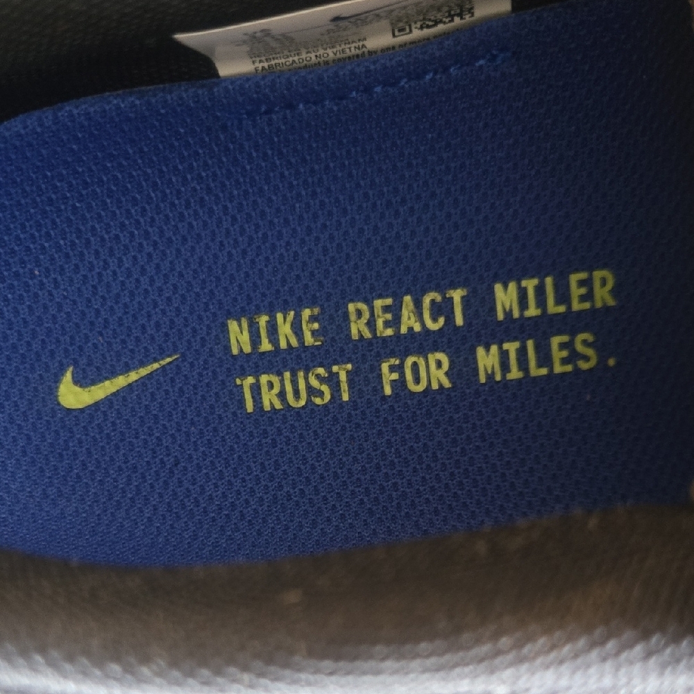 Nike Black and Blue Athletic Shoes - Picture 5 of 11